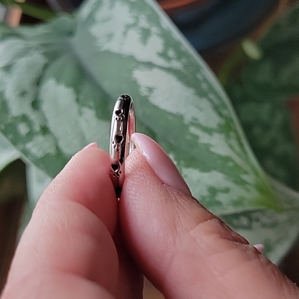 Dainty Pawprint Ring, high shine, dainty - Picture 8 of 9